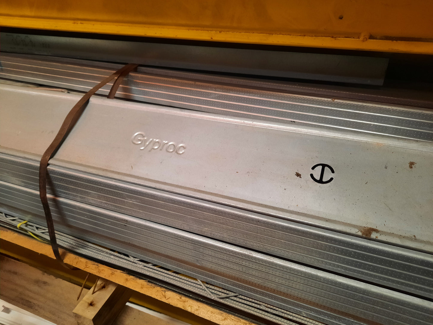 Profils Metal Stud (longueur 3 m)