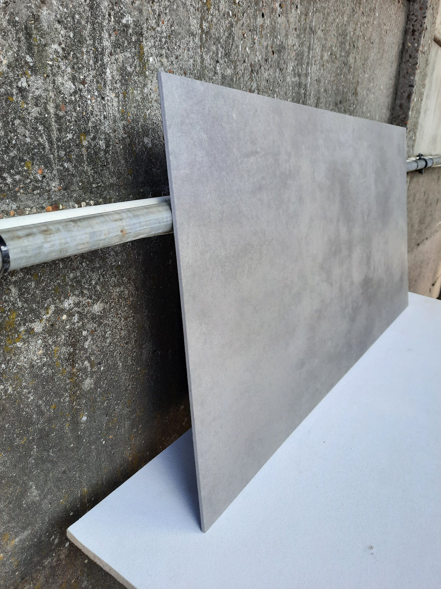 Dalles souples en PVC effet béton (90x45 cm)