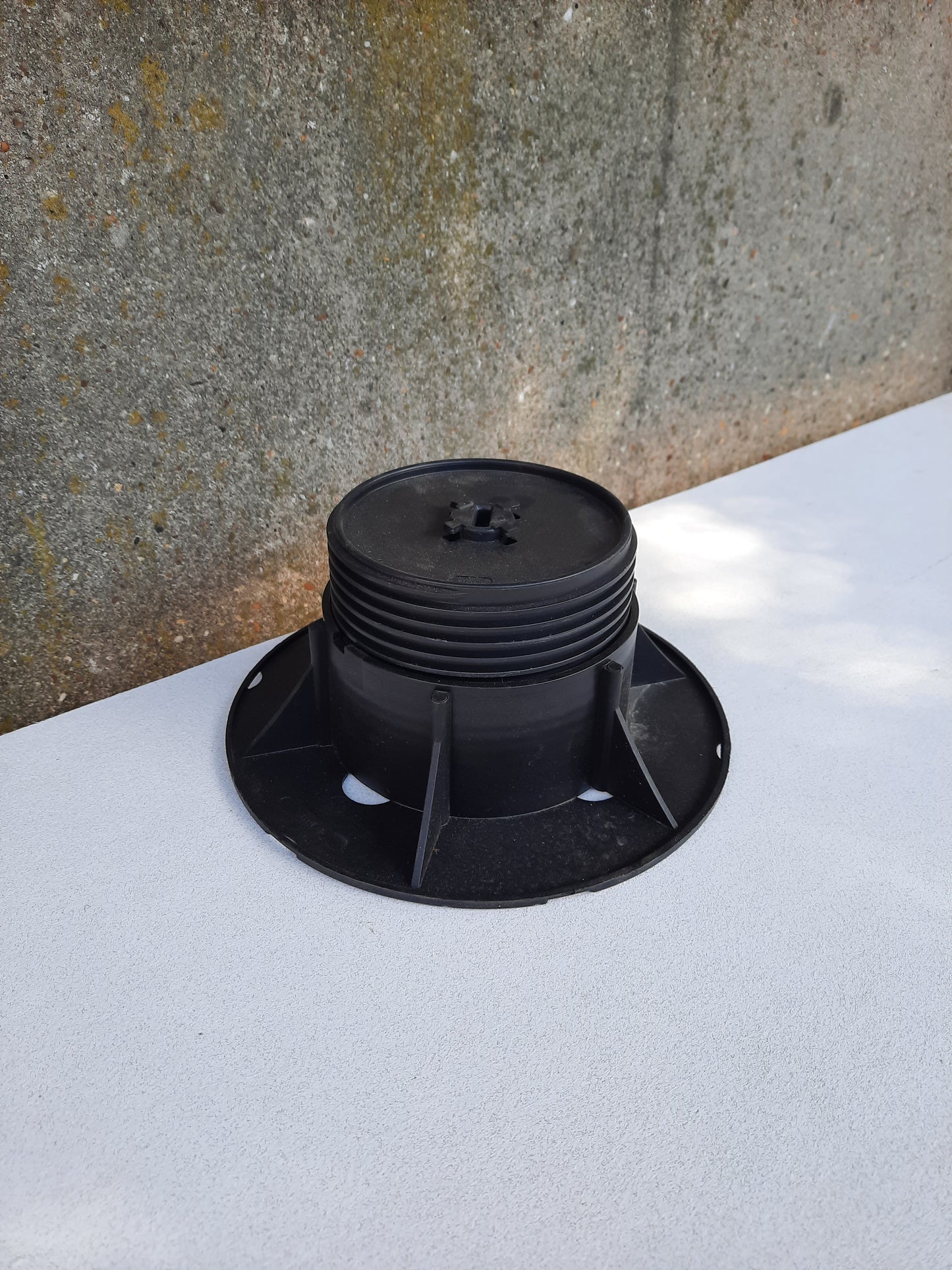 Supports de faux planchers techniques ou terrasse