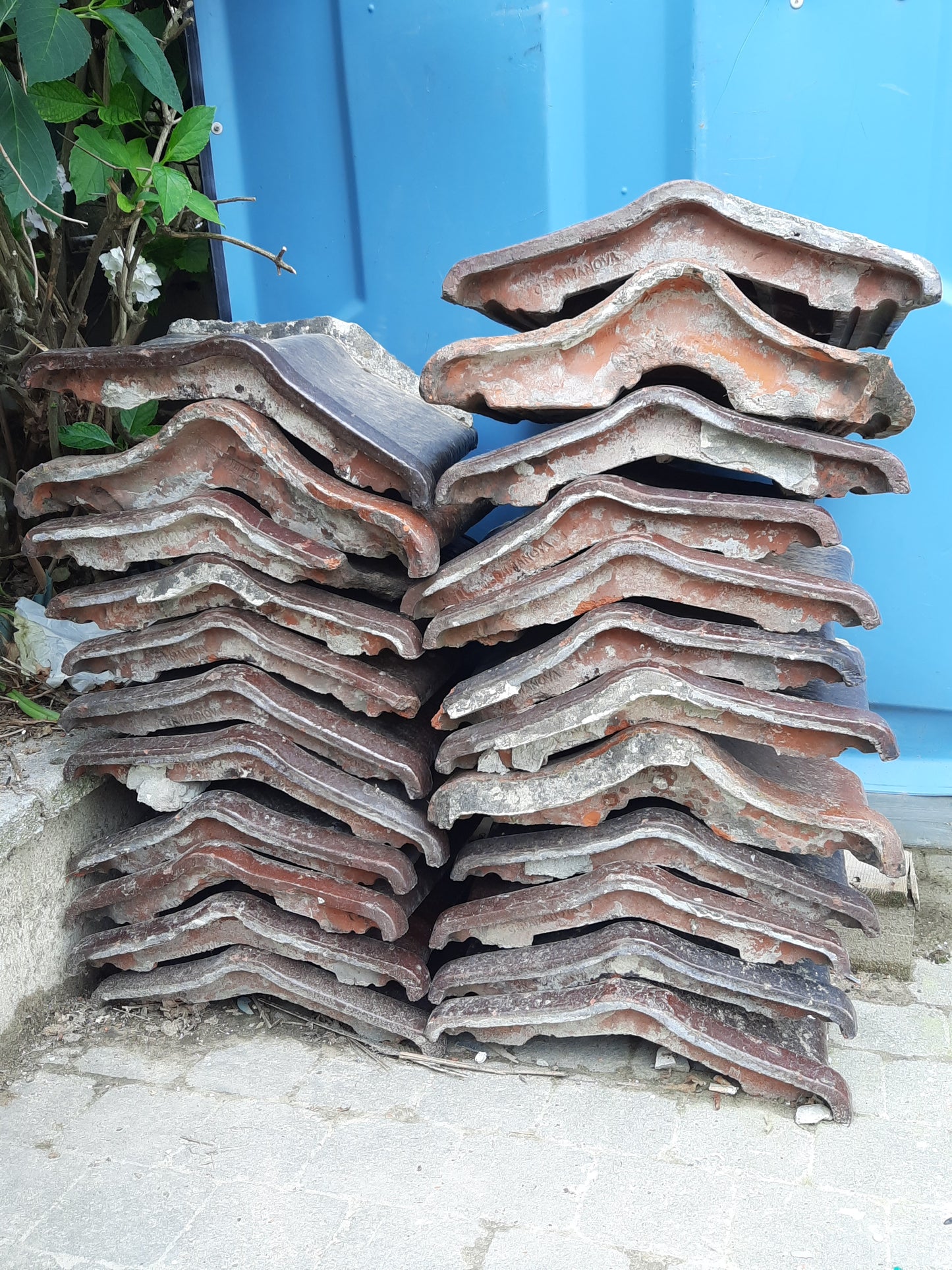 Lot de 23 tuiles vernissées anciennes