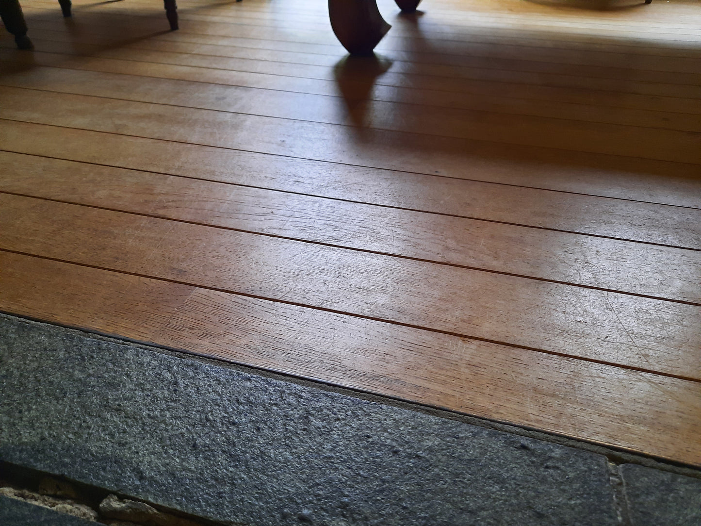 Lot de parquet ancien en chêne massif d'épaisseur 15 mm (30 m²)