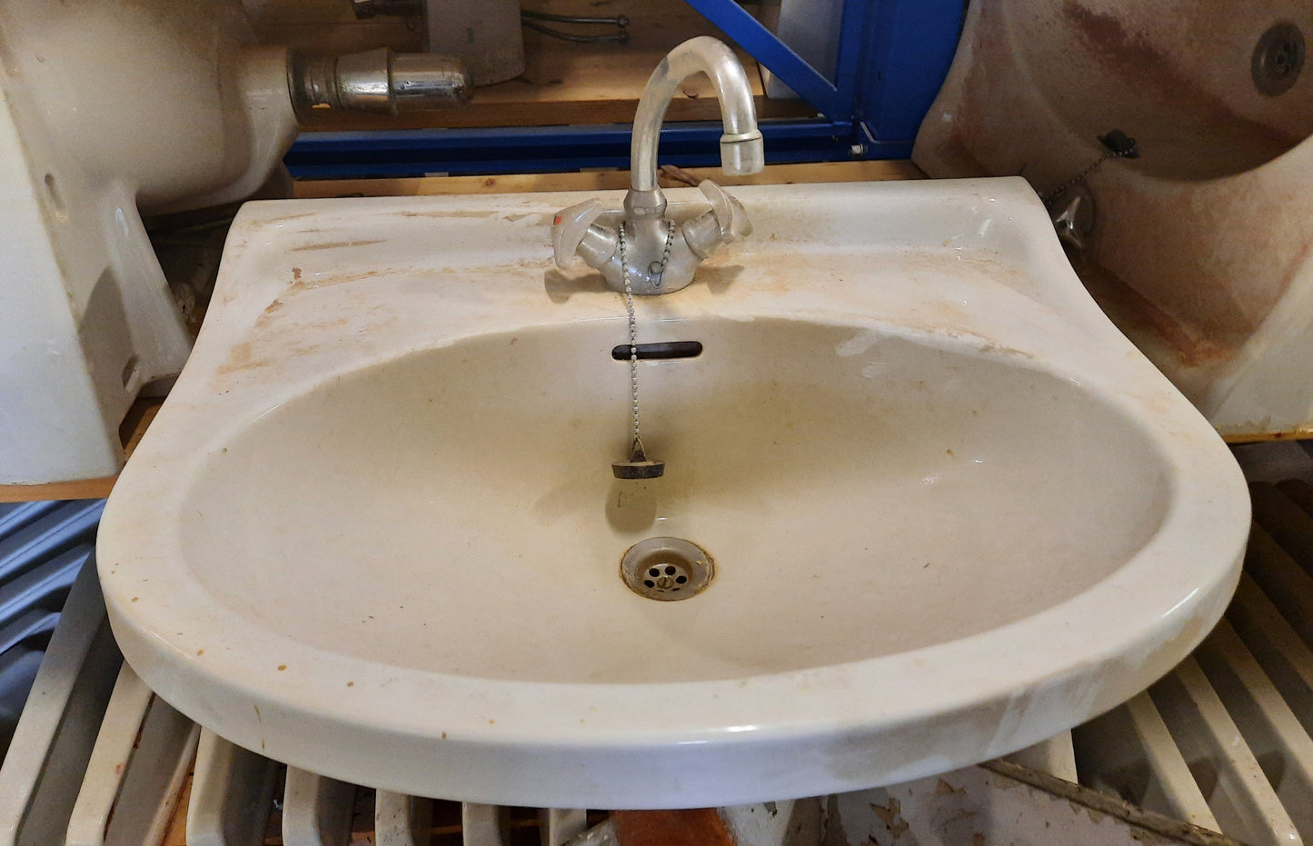 Lavabos anciens de réemploi