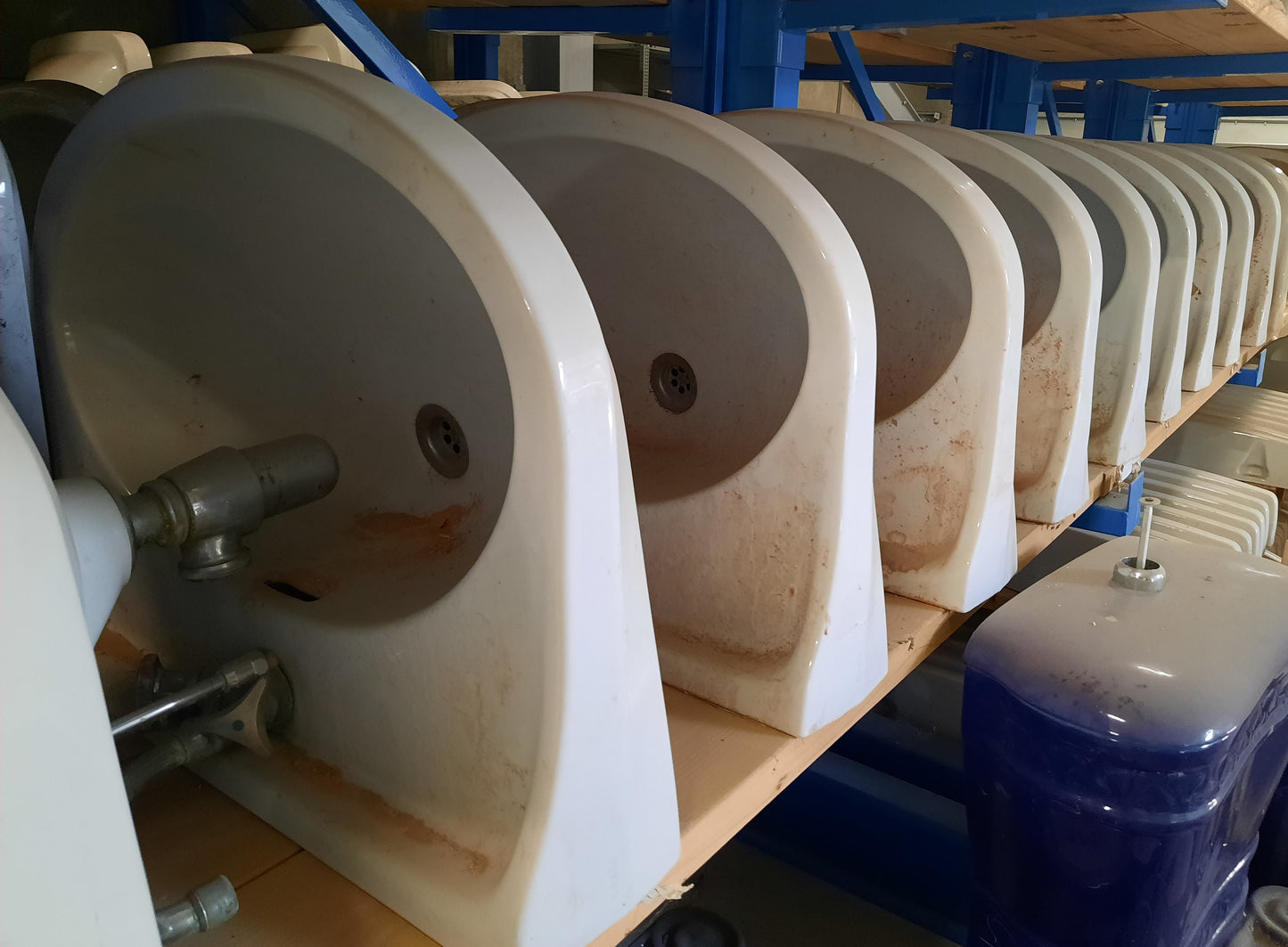 Lavabos anciens de réemploi