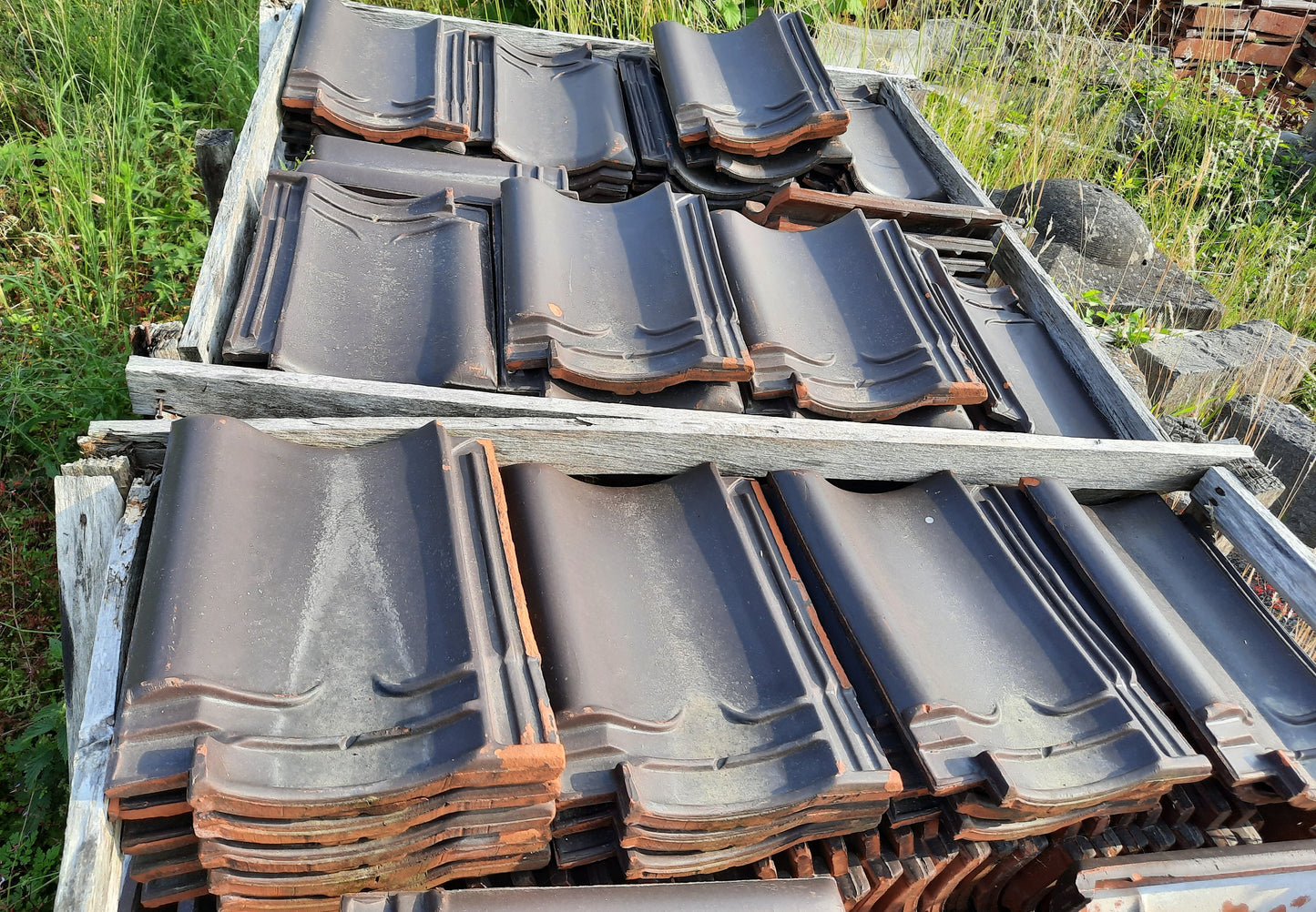 Tuiles brunes hollandaises de type OVH
