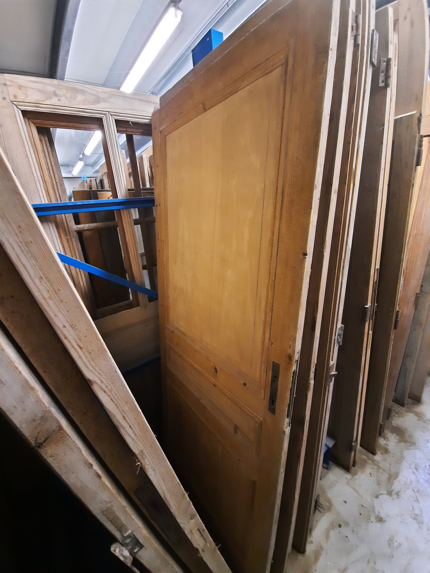 Portes anciennes en bois décapées (Lot de 8)