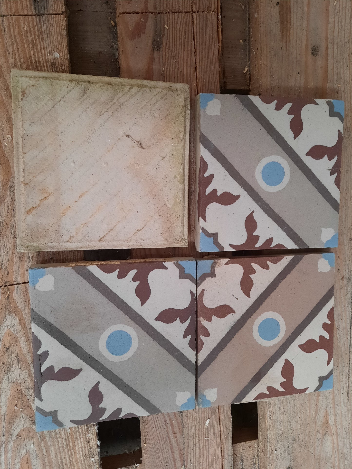 Carreaux de ciment anciens nettoyés (15 x 15cm)