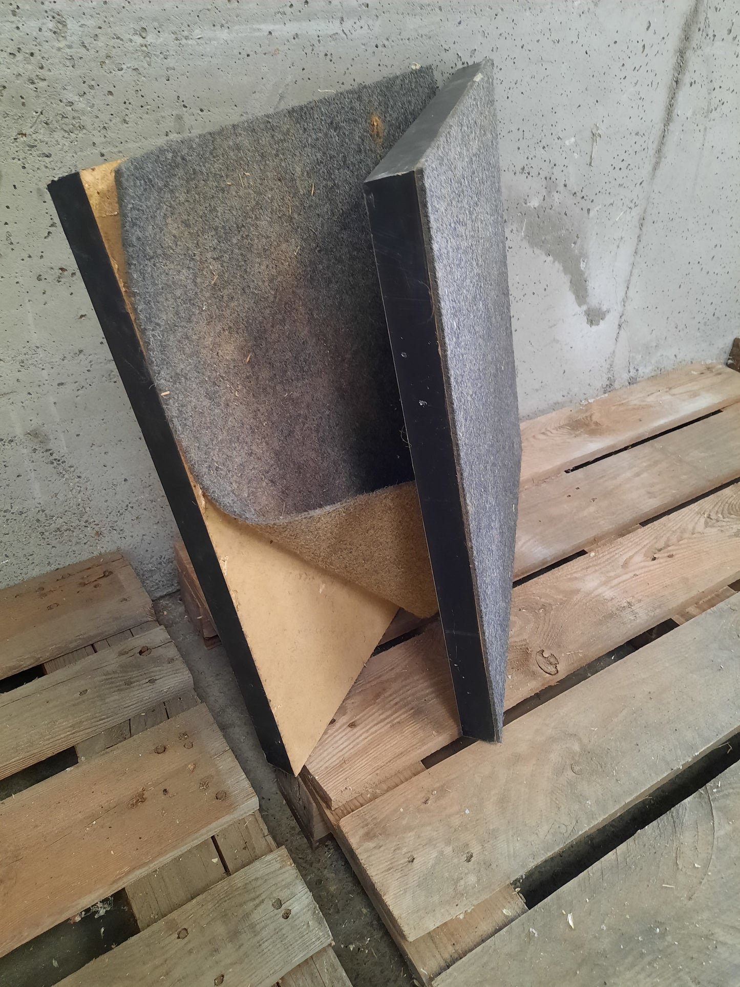 Dalles de faux plancher technique de réemploi (lot de 200 m²)
