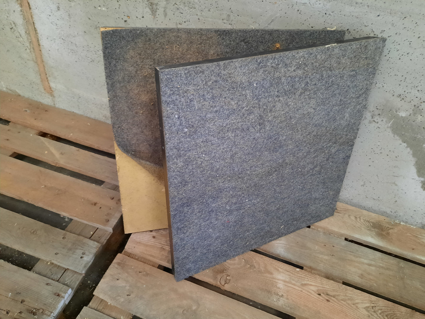 Dalles de faux plancher technique de réemploi (lot de 200 m²)