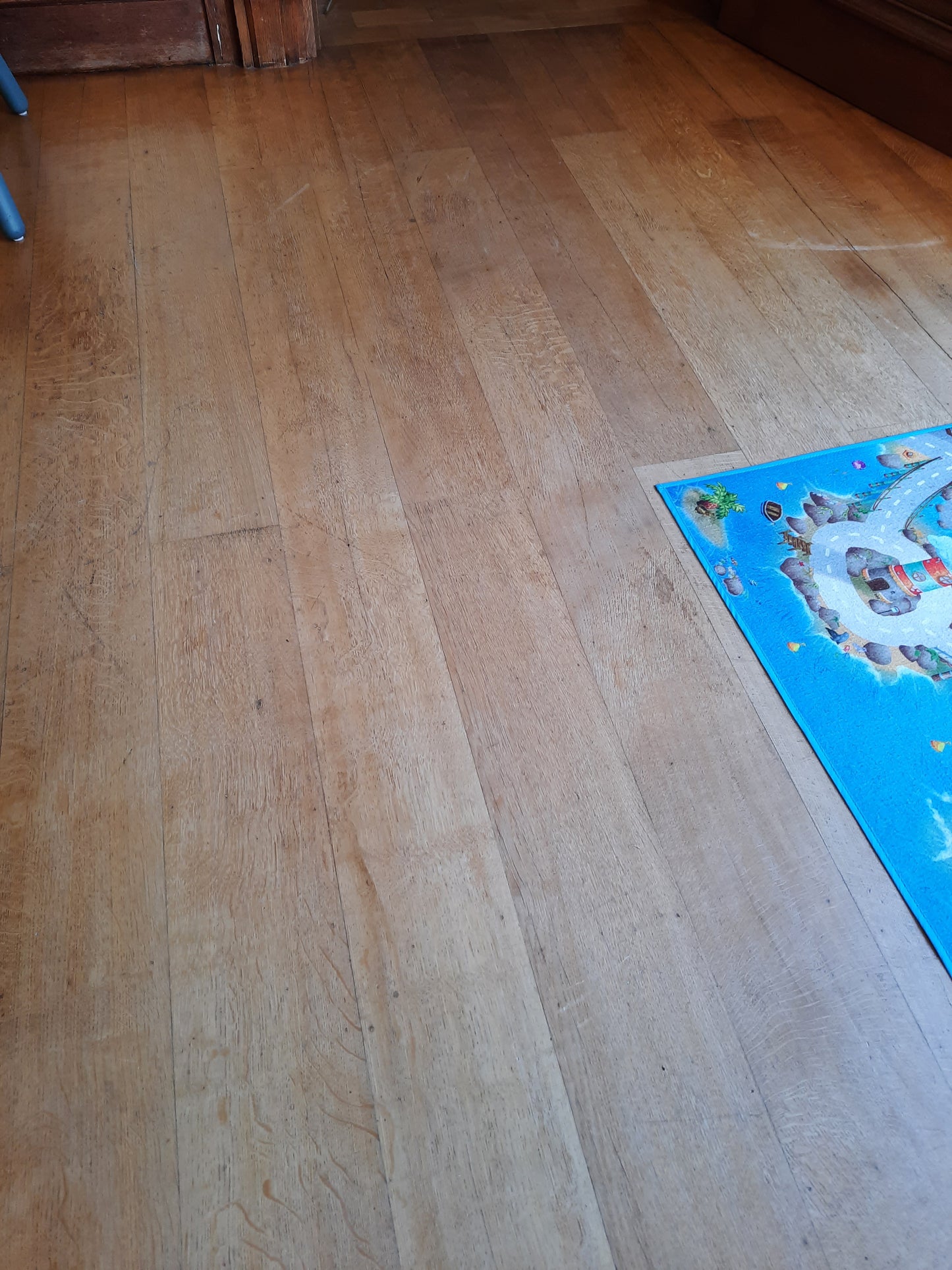 Parquet ancien en bois massif (80 m² disponible)
