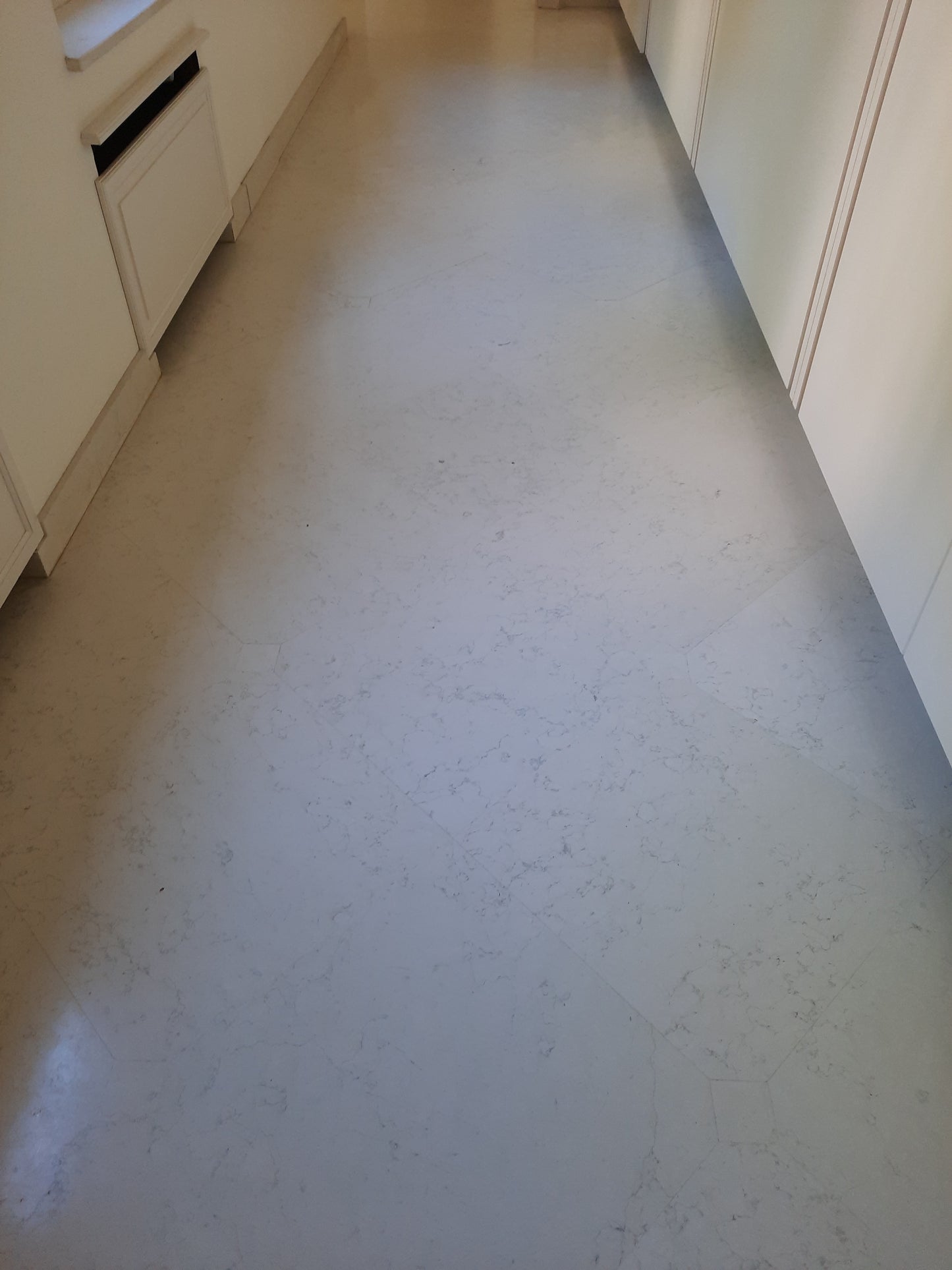Marbre blanc (100 m2 disponible)