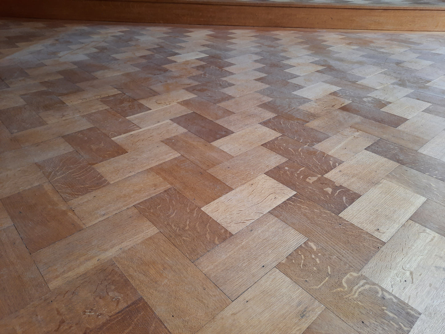 Parquet massif ancien en chêne (lot de 50 m²)