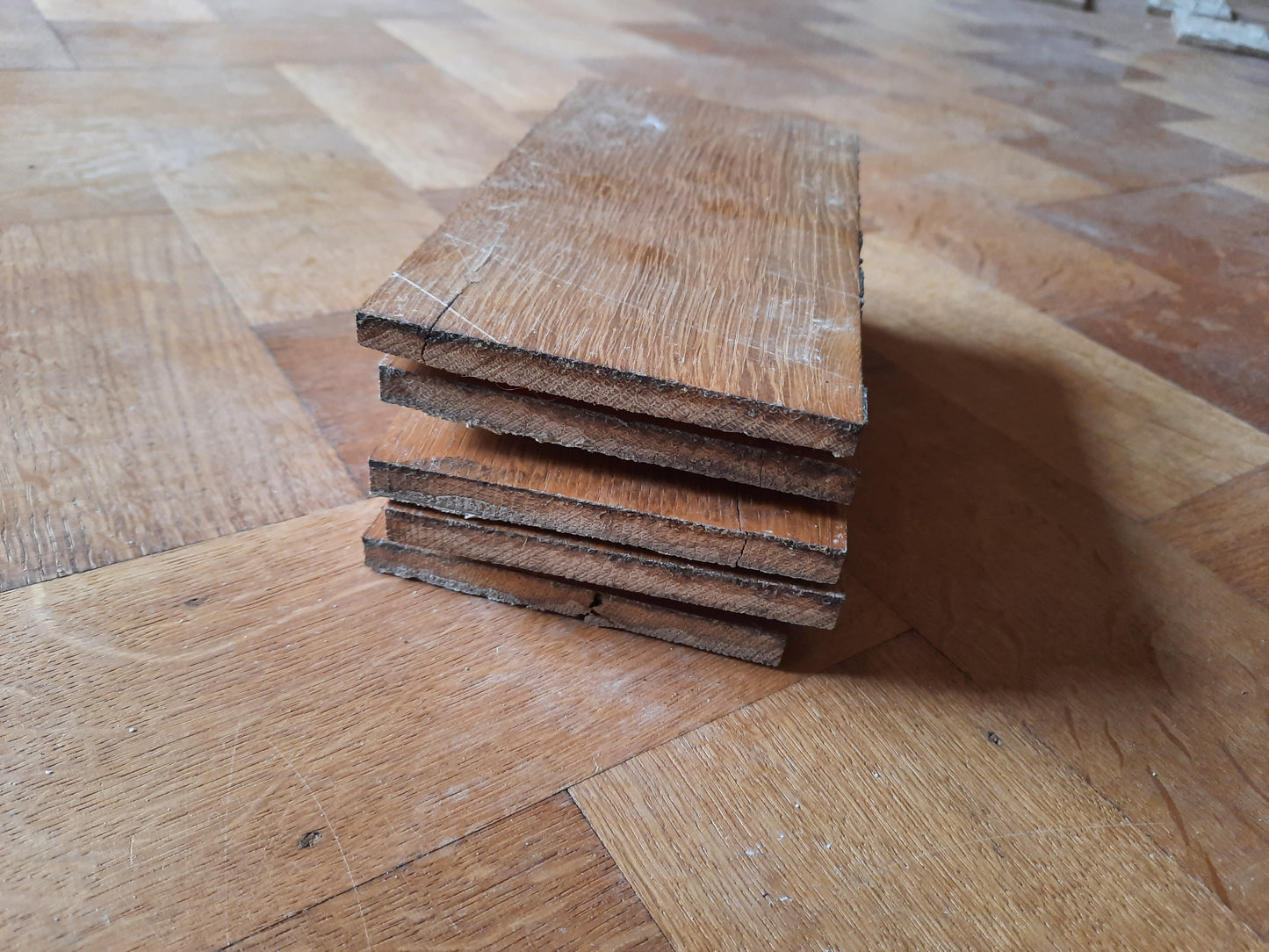 Parquet massif ancien en chêne (lot de 50 m²)