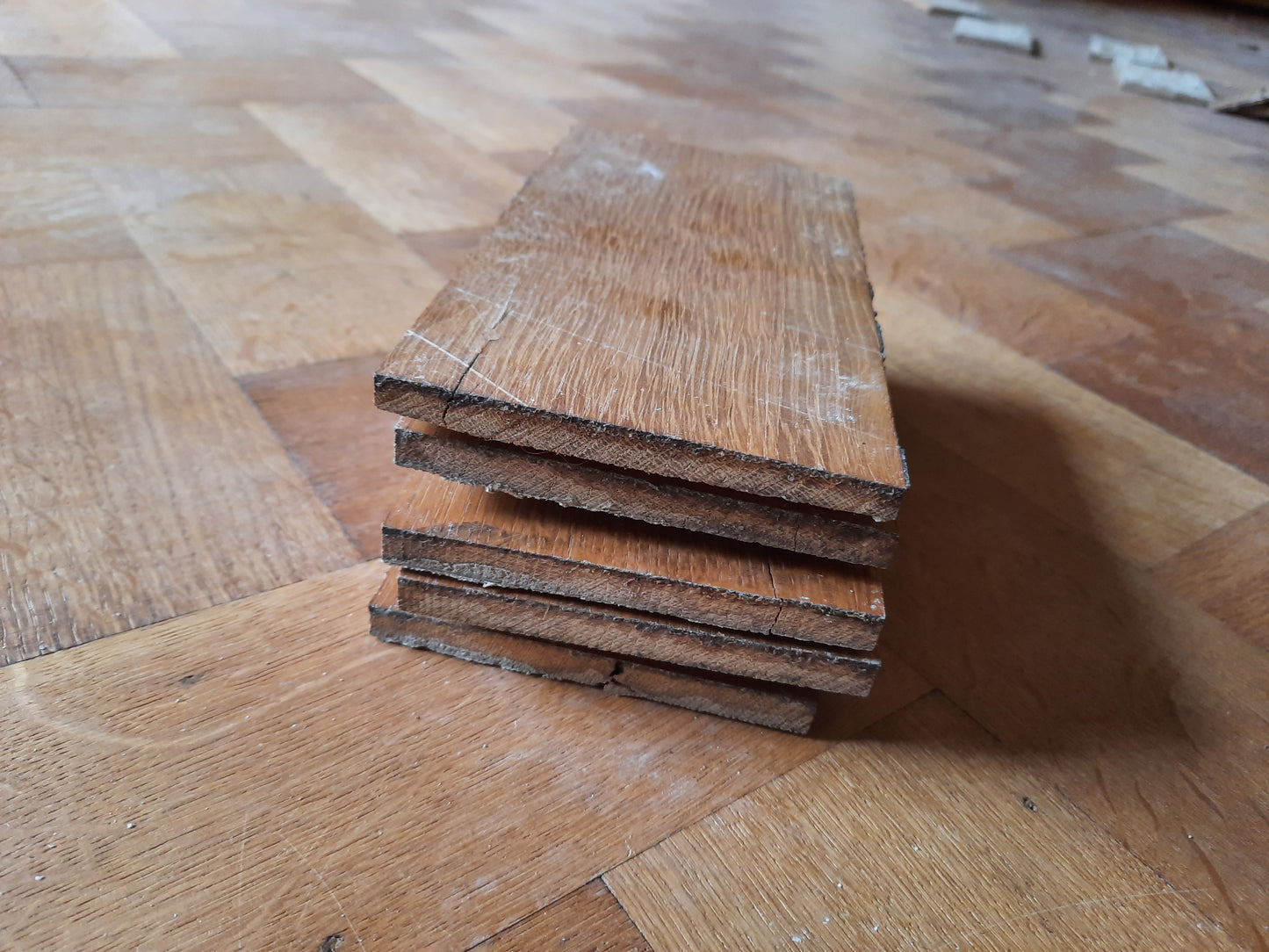 Parquet massif ancien en chêne (lot de 50 m²)