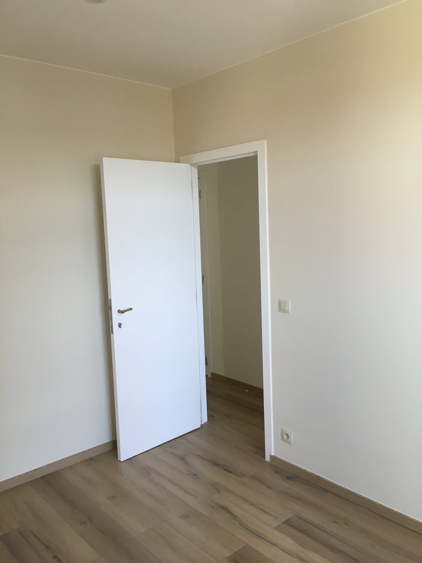 Parquet stratifié en chêne (21 m²)