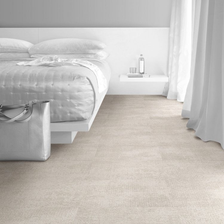 Lot de 84 m2 de dalles de moquette de couleur beige (50x50cm)