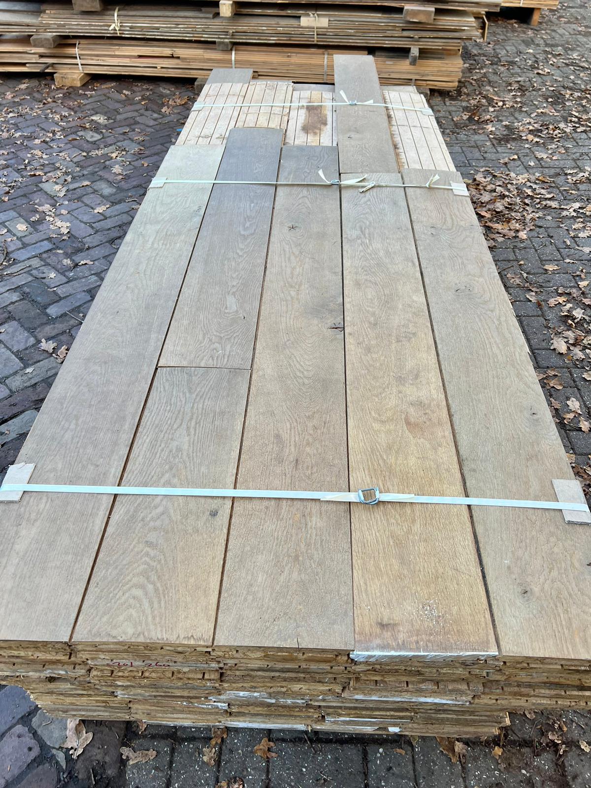 Parquet massif en chêne d'épaisseur 20 mm (80 m²)