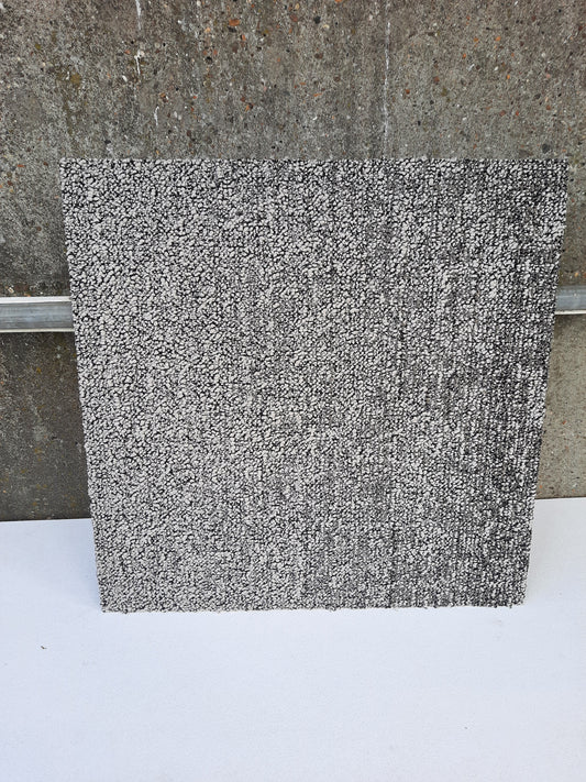 Dalles de moquette grises claires (50x50cm)