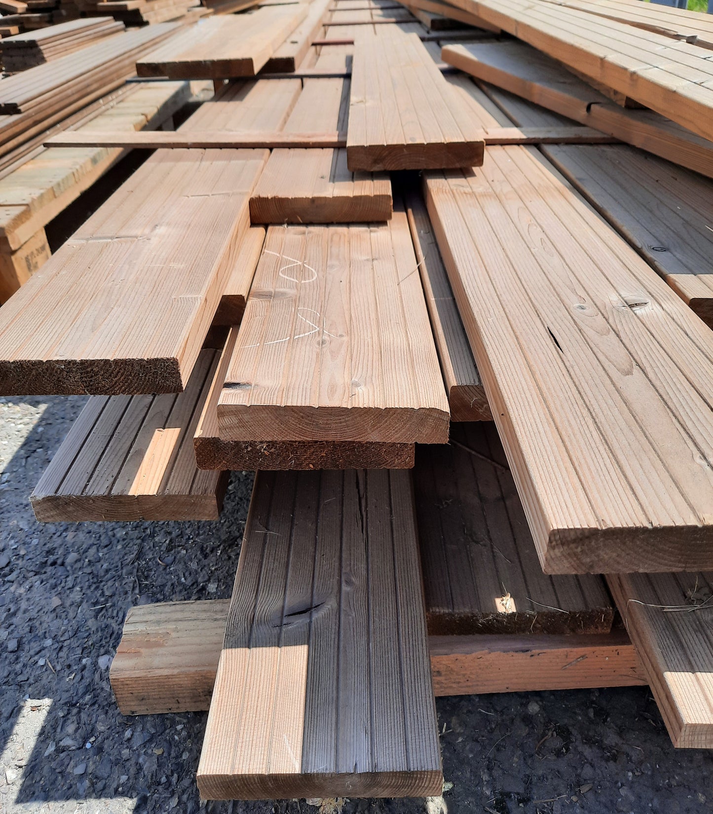 Planches de bois de terrasse en thermobois (400 x 14,5 x 2 cm)