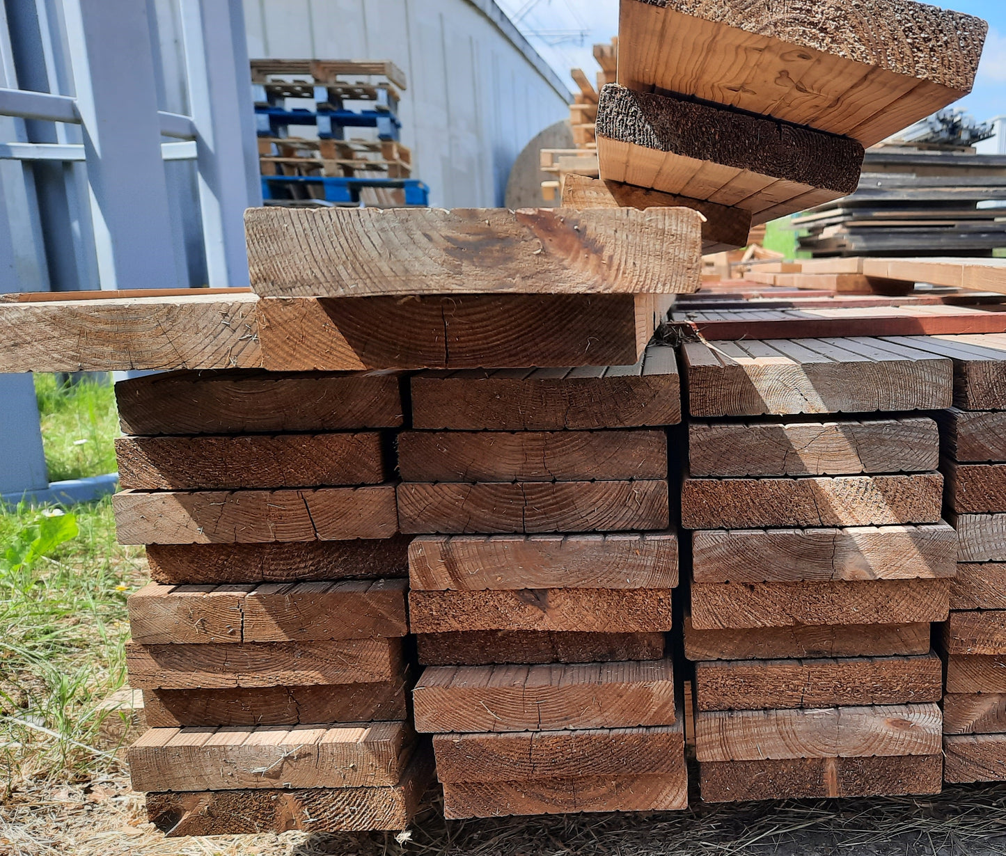Planches de bois de terrasse en thermobois (400 x 14,5 x 2 cm)