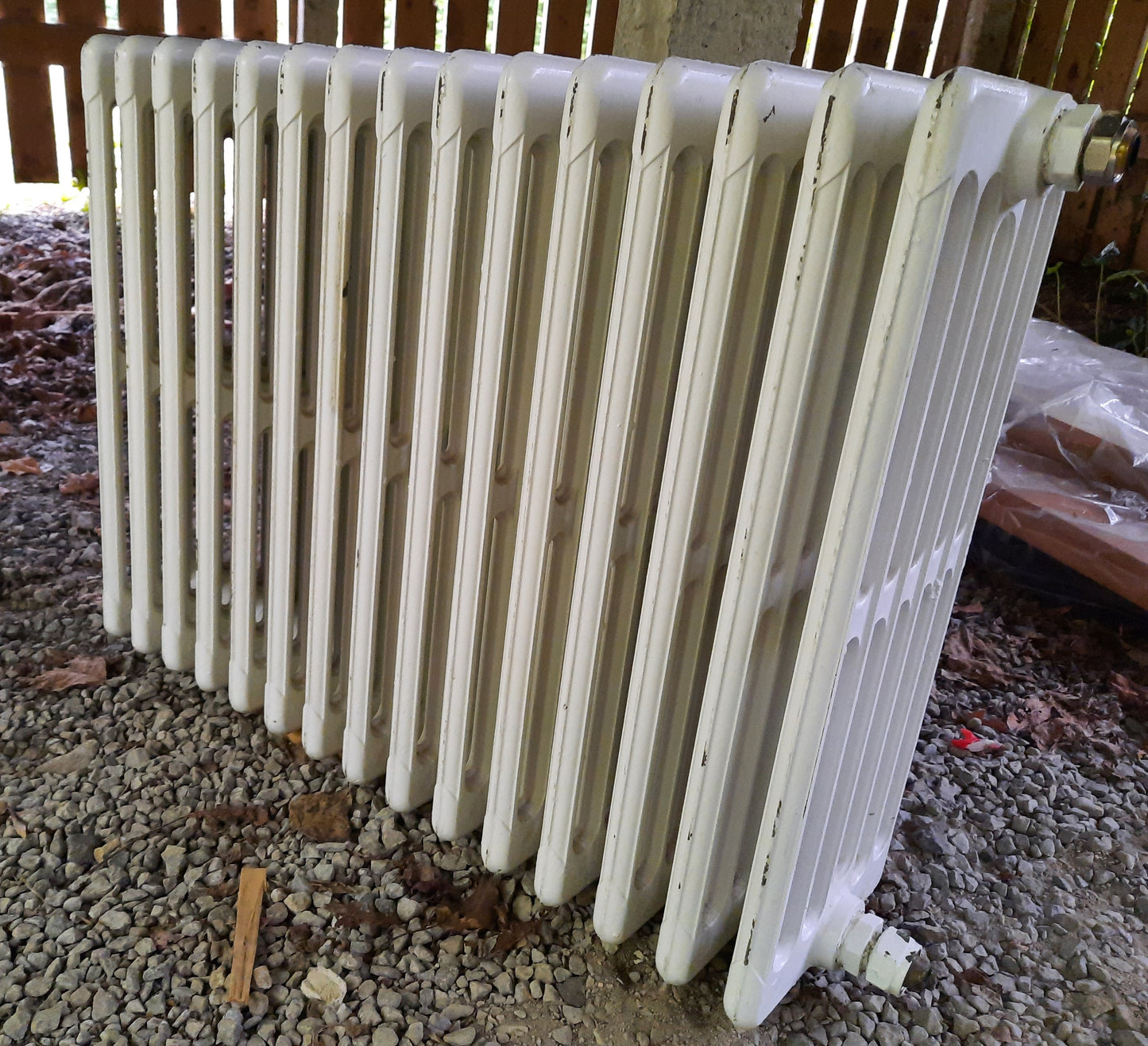 Cast iron radiator (72 x 56 x 22 cm)