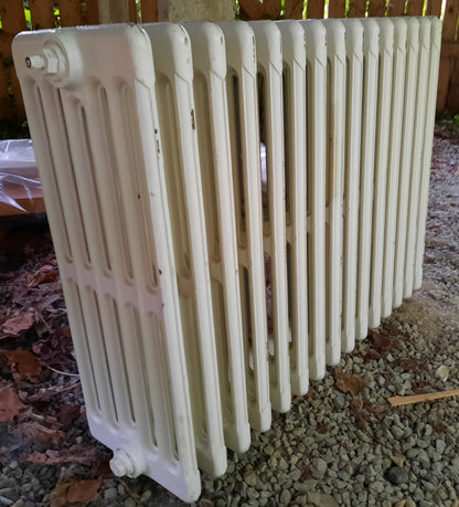 Cast iron radiator (72 x 56 x 22 cm)