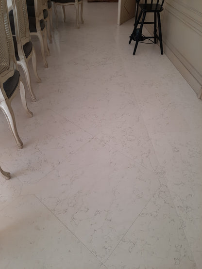 Marbre blanc (100 m2 disponible)